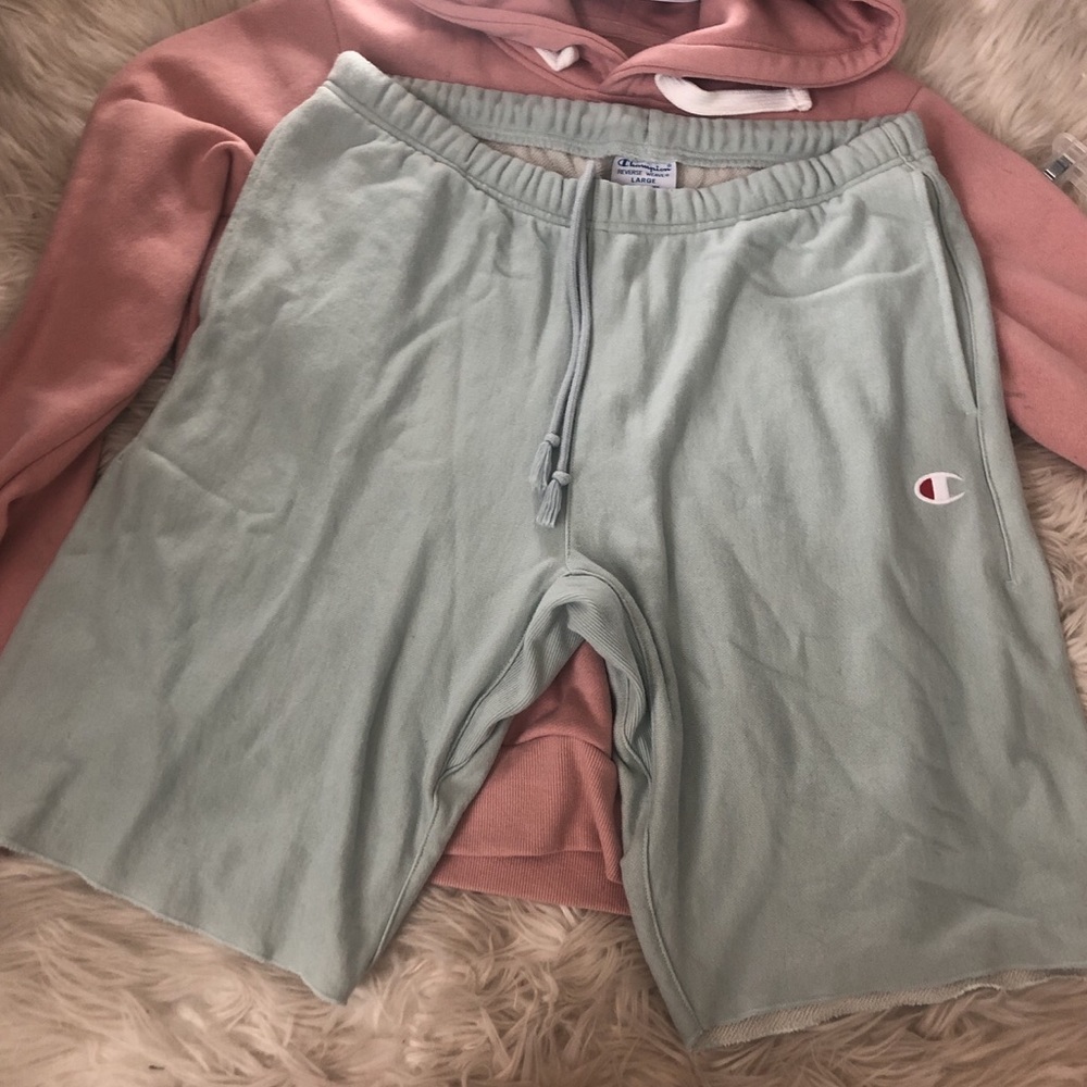 🌻 NWOT UO EXCLUSIVE CHAMPION SHORTS SZ L